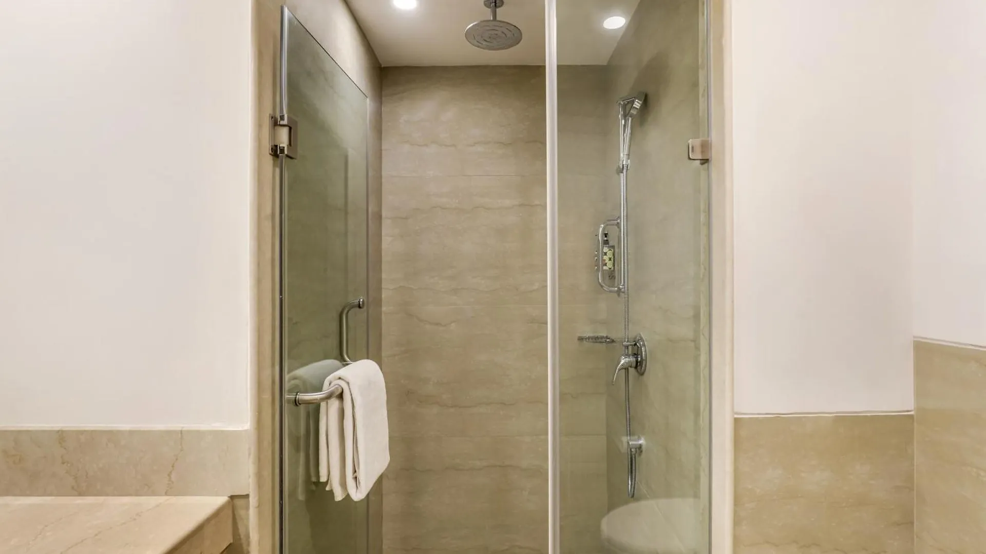 גורגאון Lemon Tree Premier City Center הודו