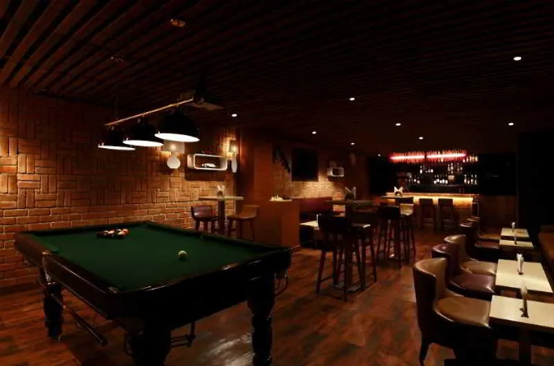Lemon Tree Premier City Center Gurgaon 4*,